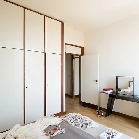 Domux Torre Velasca 2*
